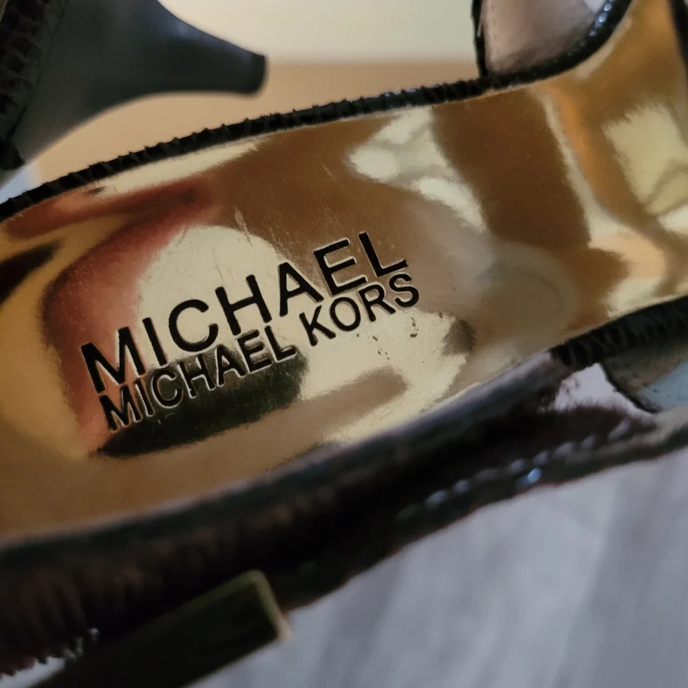 Michael Michael Kors Beverly Embossed Leather Sandals size 8.5M